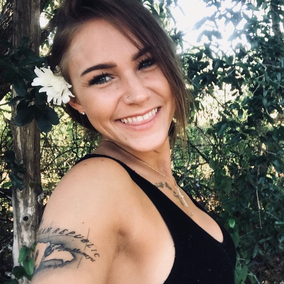 Meet your Posher, Kristen - Picture 1 of 1